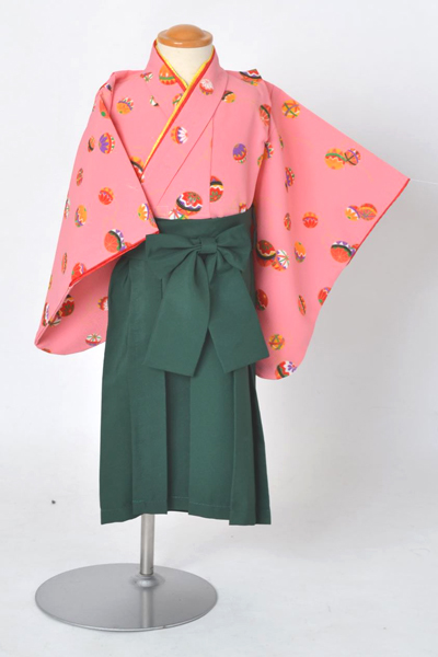 二才女児袴セット（桃色地の手毬小紋に緑の袴）