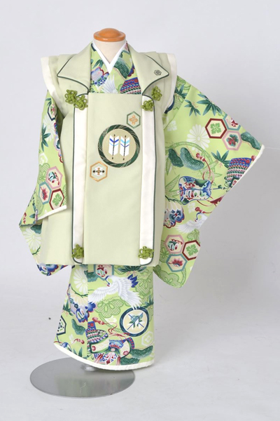 三才男児被布（若草色地の小紋に丸に並び矢の被布）