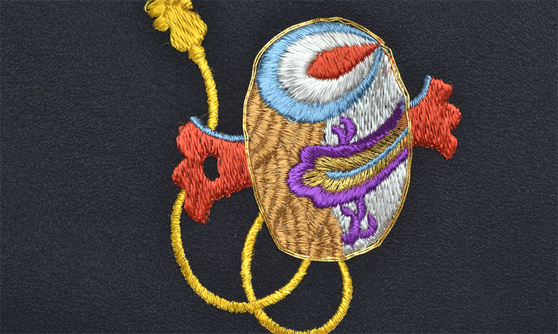 三才男児被布（抹茶色紋付長着に黒地の被布）