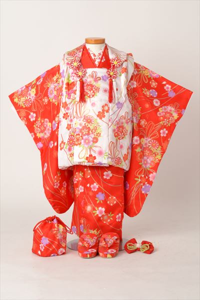 被布（白地・薬玉）着物（赤地・薬玉）