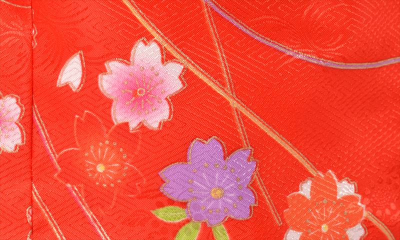 被布（白地・薬玉）着物（赤地・薬玉）