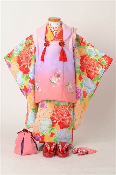 被布（紫ぼかし・刺繍）着物（赤地に孔雀の羽）