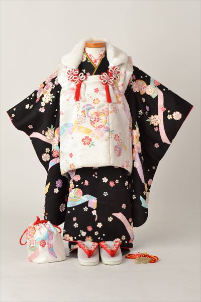 被布（白地・手まり）着物（黒地・手まり