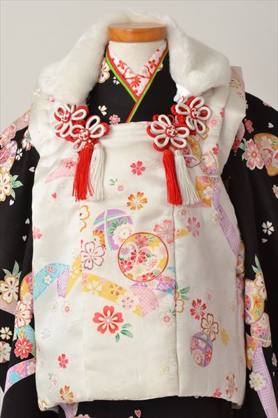 被布（白地・手まり）着物（黒地・手まり