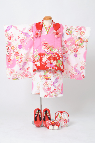 被布(ピンク・鈴模様)着物(白地・鈴模様)