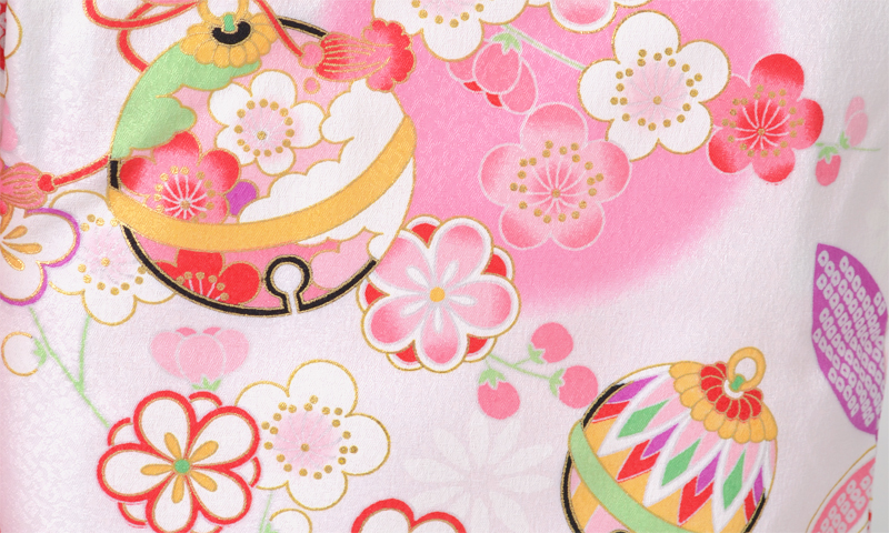 被布(ピンク・鈴模様)着物(白地・鈴模様)