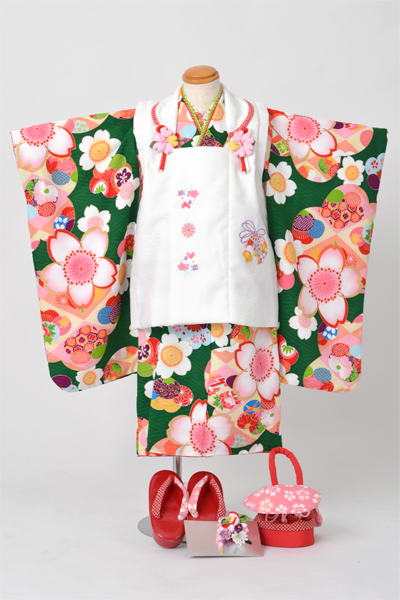 被布(白地に毬)着物(深緑地に花々)