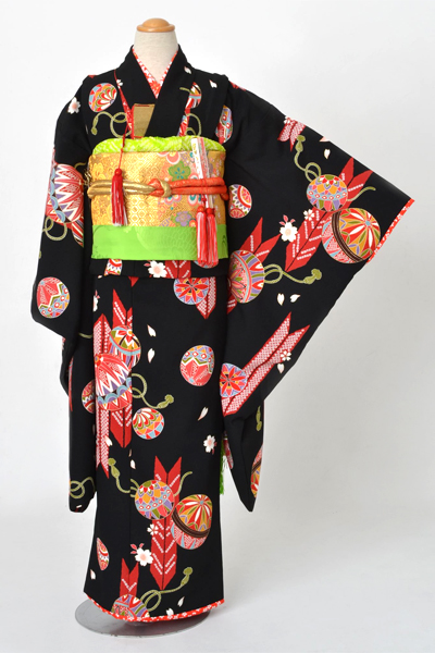 七歳祝着［手毬と組紐］