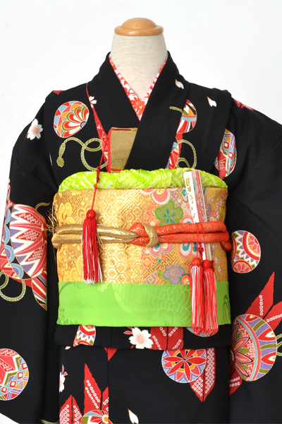 七歳祝着［手毬と組紐］