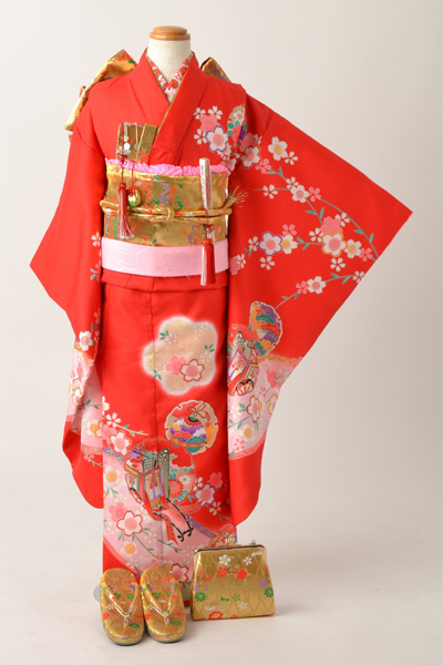 七歳祝着［赤地の御所車模様］