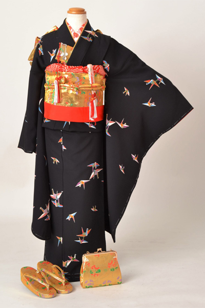七歳祝着［黒地の折鶴模様］