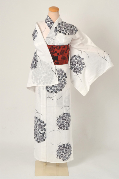 浴衣［白地の花の丸模様］