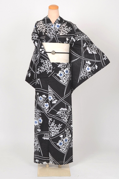 浴衣［黒地の秋草模様］