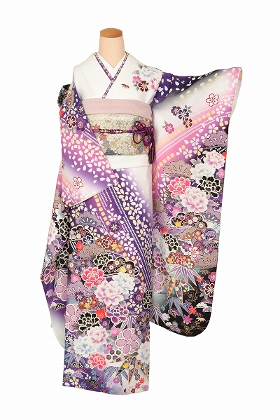 振袖(うす紫地・ぼたん)