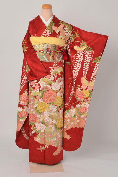 振袖［赤地の牡丹と藤模様］