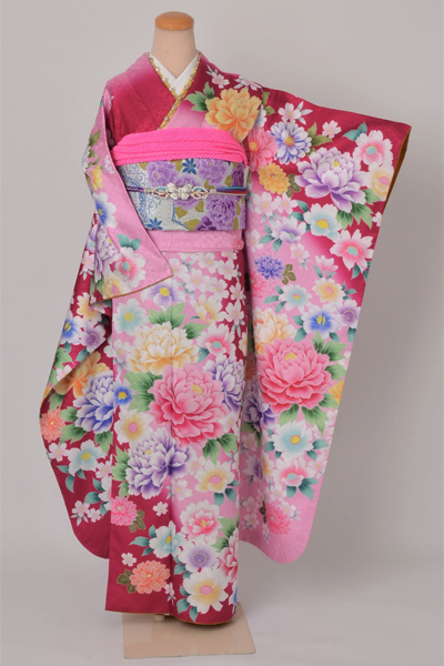 振袖［牡丹色に牡丹模様］