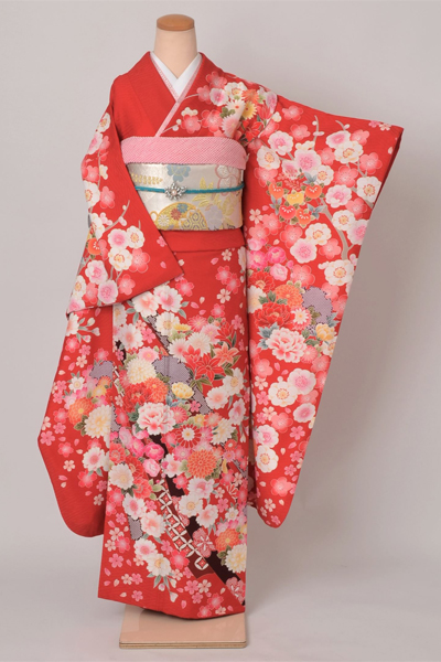 振袖［赤地の梅、牡丹模様］
