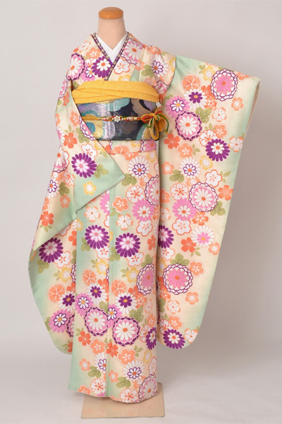 振袖［鶯色とクリームの菊模様］