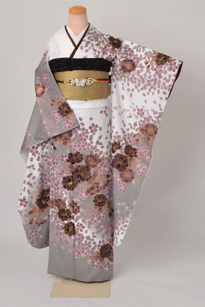 振袖［白地の桜模様］