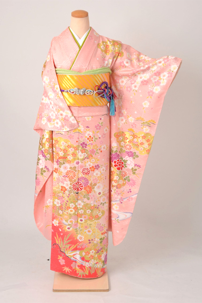 振袖[桃色地の流水に花模様]