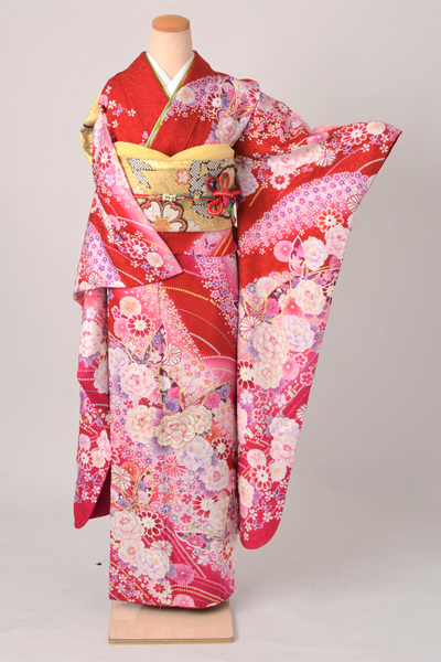 振袖[臙脂色地に花模様]