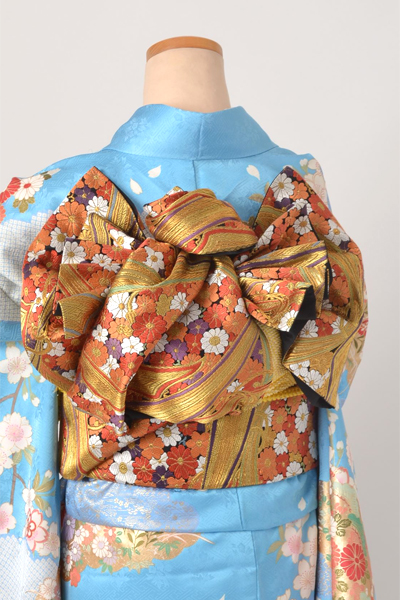 振袖[水色地に桜、牛車模様]