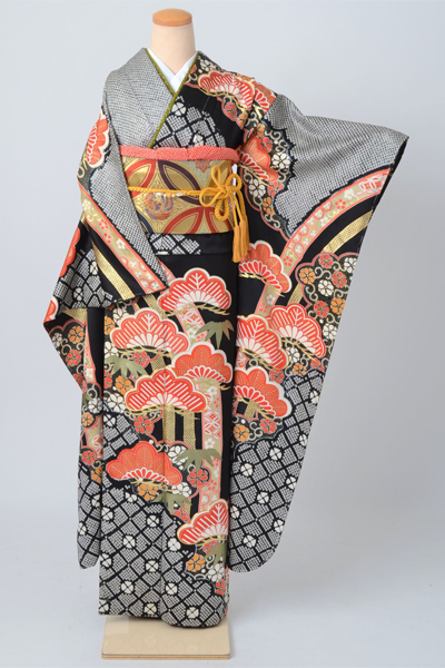 振袖（黒地の笠松模様）