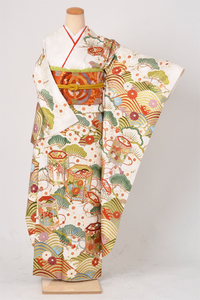 振袖[白地の貝桶模様]