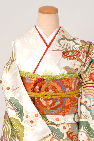 振袖[白地の貝桶模様]