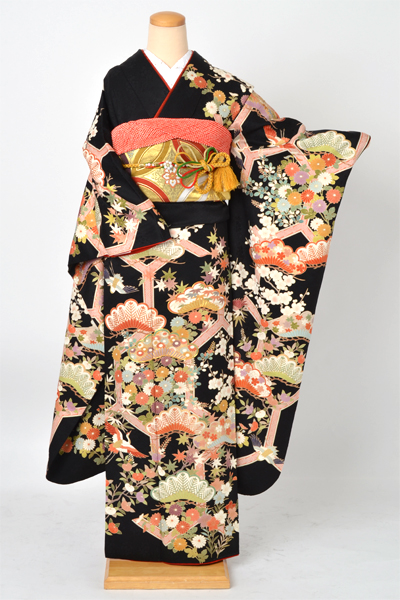 振袖[黒地の笠松模様]