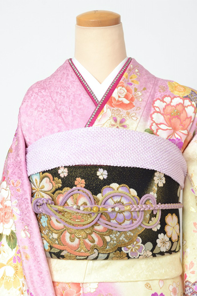 振袖[ピンクとクリーム・大輪の花]