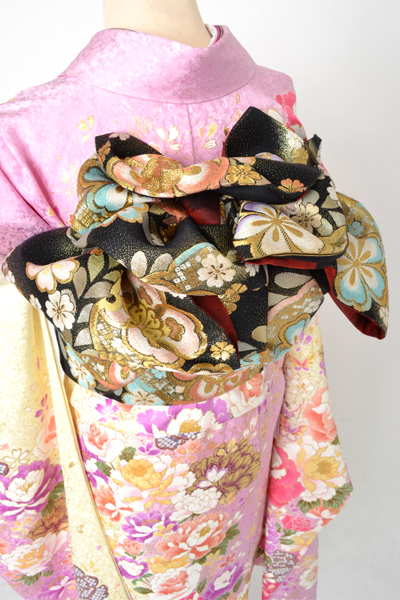 振袖[ピンクとクリーム・大輪の花]