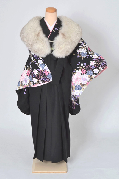 卒業袴［黒地の花模様］