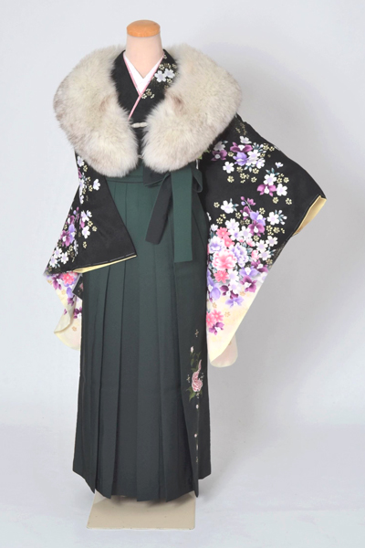 卒業袴［黒地の花模様］