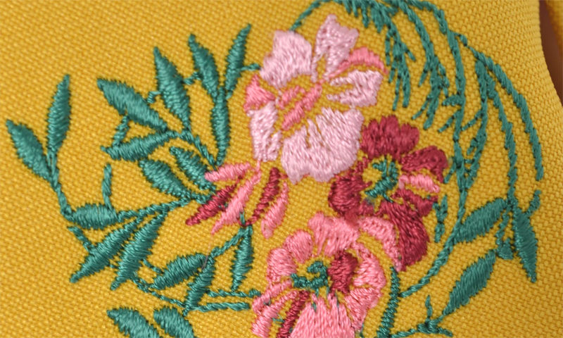 卒業袴［鳥の子色地の牡丹模様］