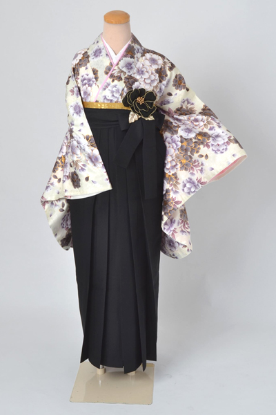 卒業袴［クリーム色地の八重桜模様］