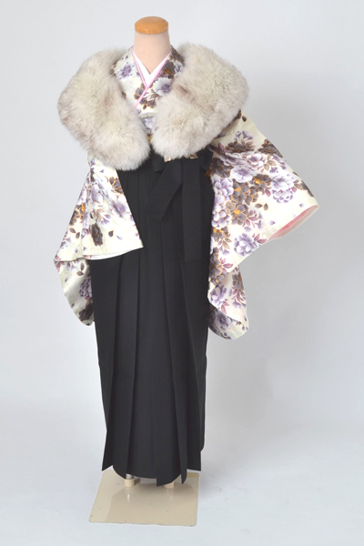 卒業袴［クリーム色地の八重桜模様］