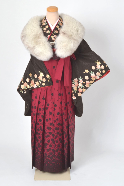 卒業袴［焦げ茶色地の桜花模様］