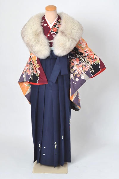 卒業袴［海老茶色地の雲どりに花車模様］