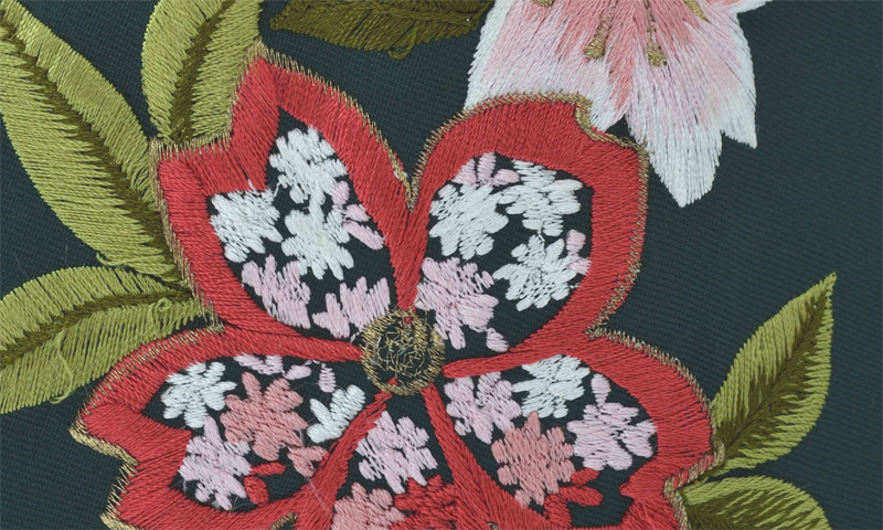 卒業袴［赤地の花車模様］