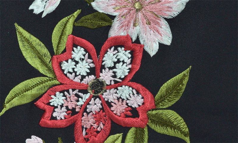 卒業袴［赤地の地紙模様］