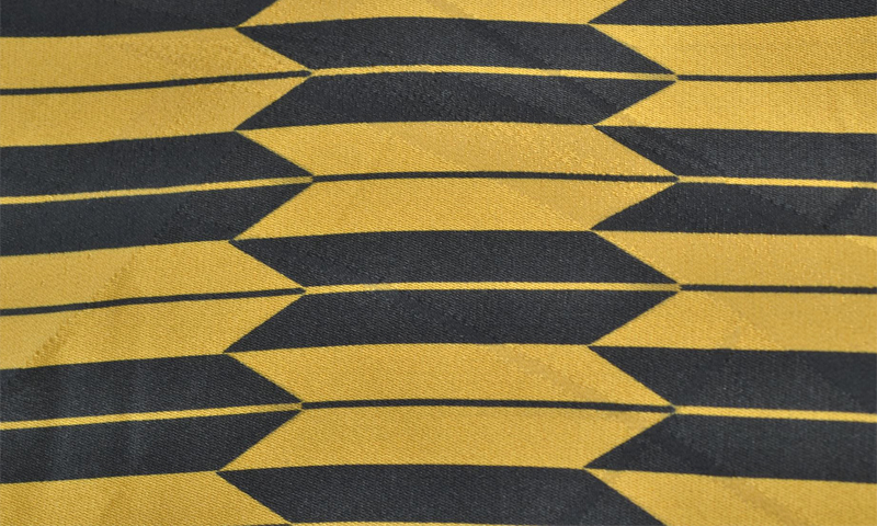 卒業袴［辛子色地の矢羽根模様］