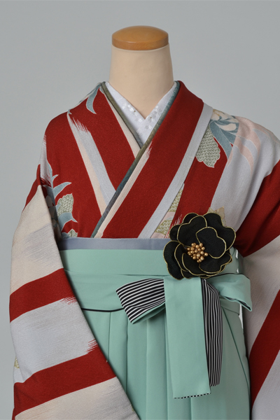 卒業袴［赤い矢絣に花模様］