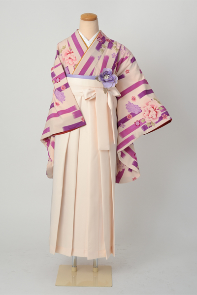 卒業袴［鳥の子色地の牡丹模様］