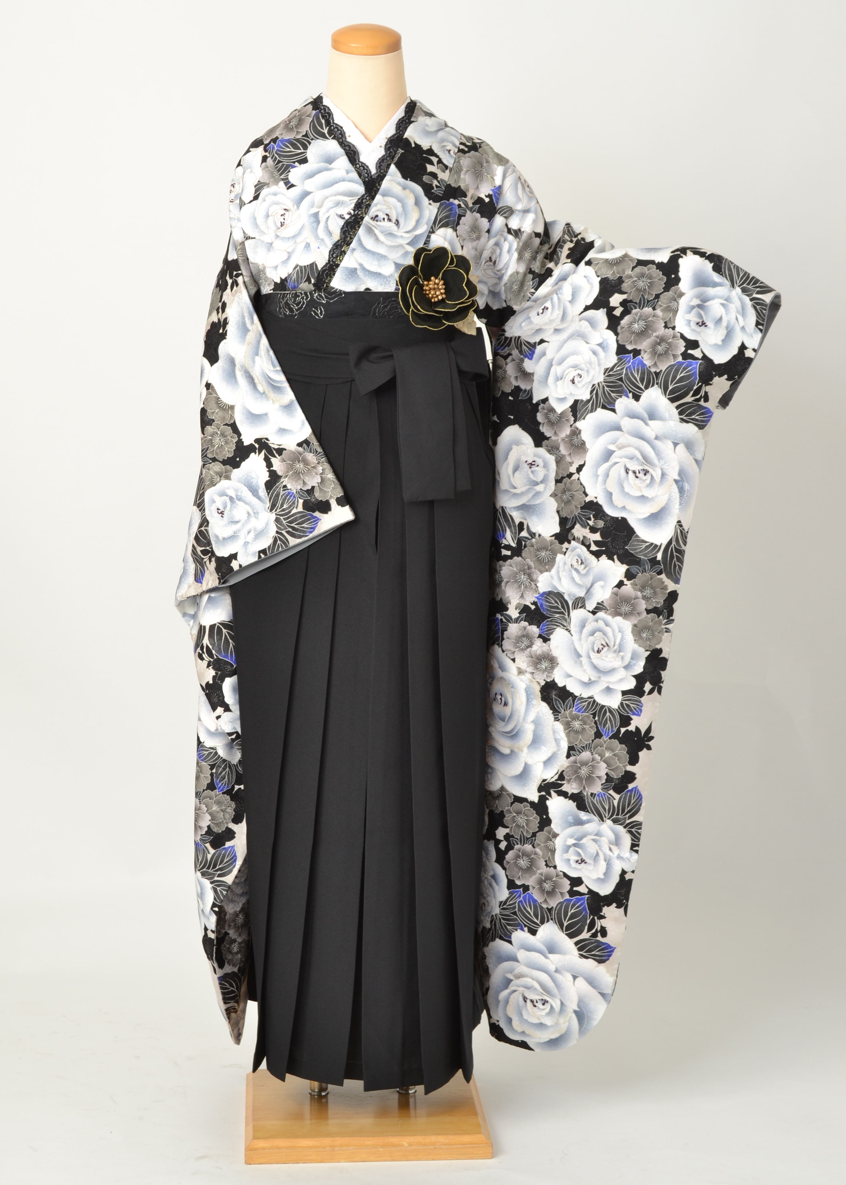 卒業袴［白地に牡丹と桜模様］