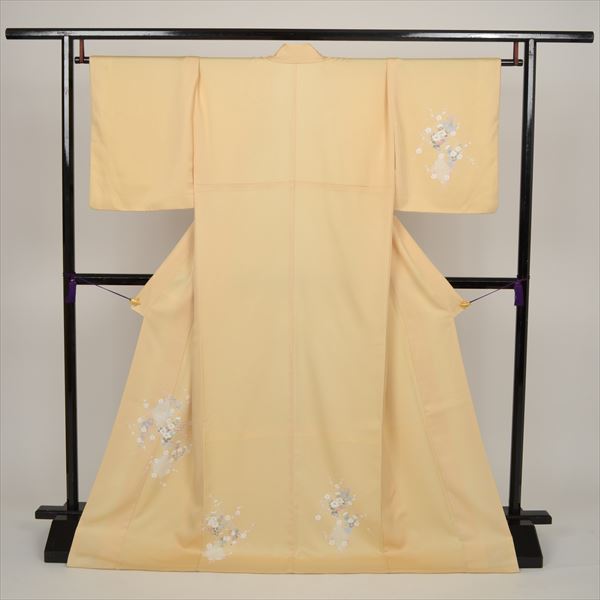 訪問着(卵色・囲み枠)