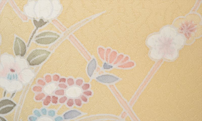 訪問着(卵色・囲み枠)