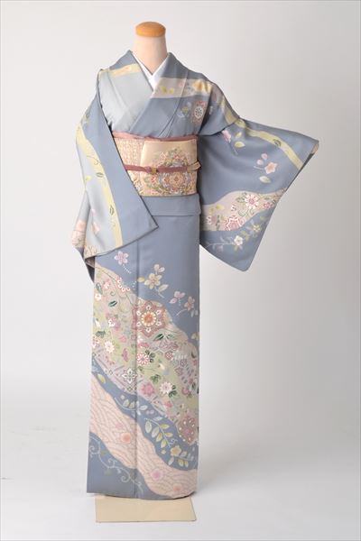 訪問着［淡グレーの唐花唐草紋模様］