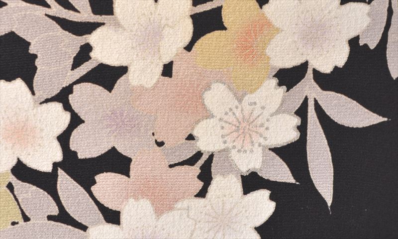 訪問着［黒地の桜模様］