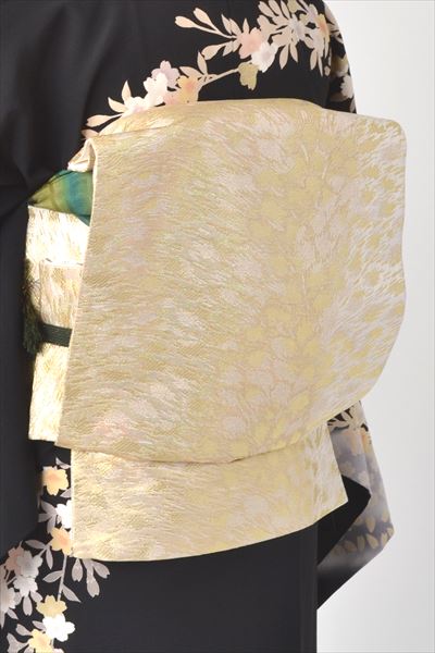 訪問着［黒地の桜模様］